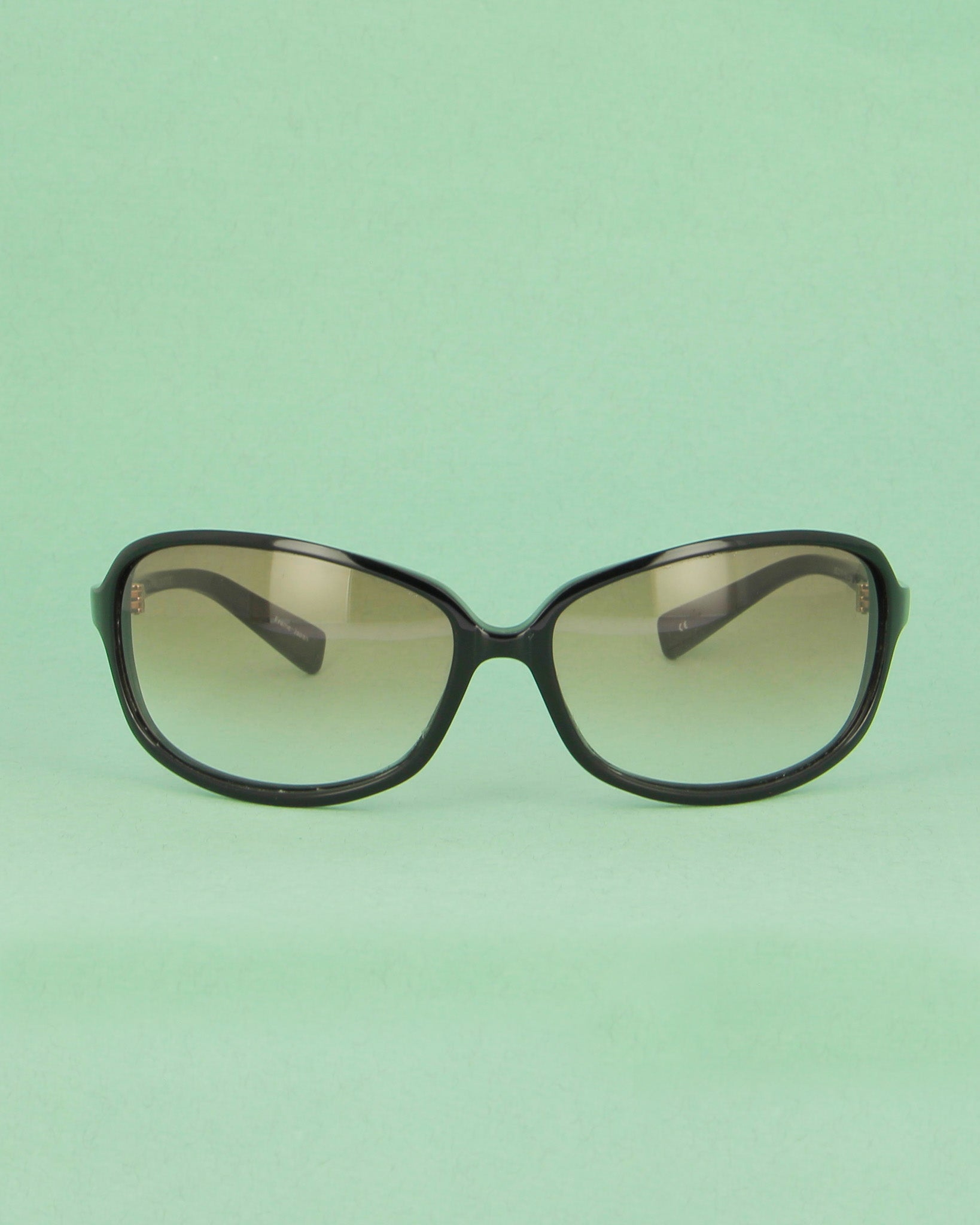 Oliver Peoples 6615 lunettes de soleil ovale noir