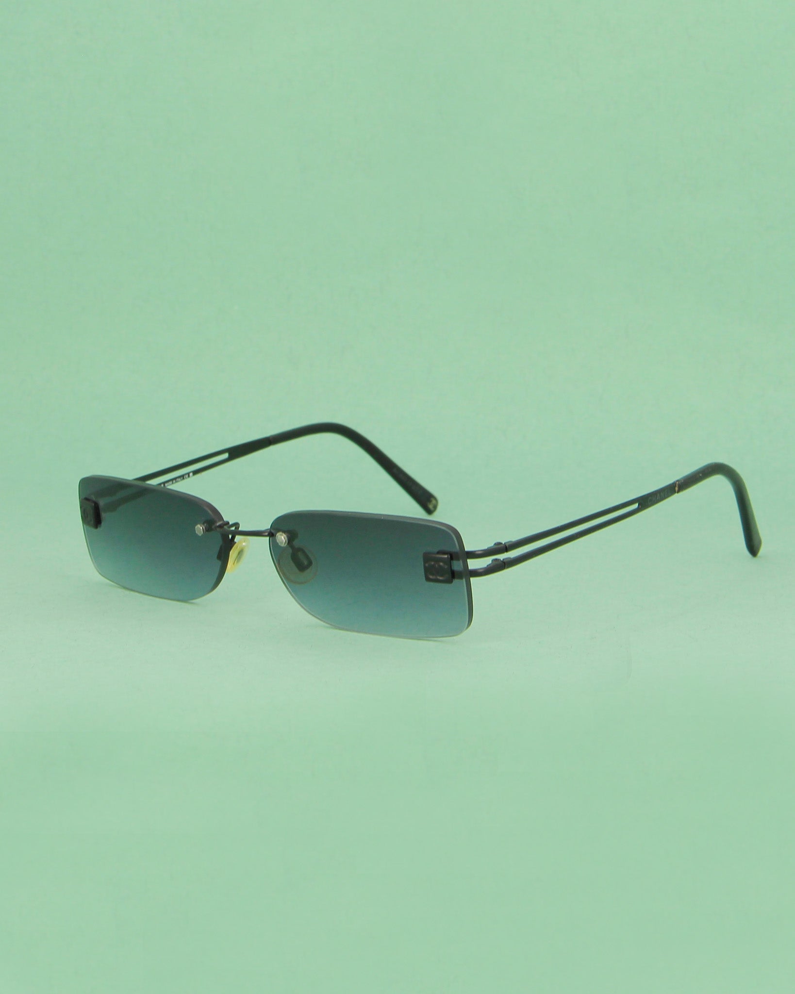 Chanel C.101 lunettes de soleil percée gris dégradé