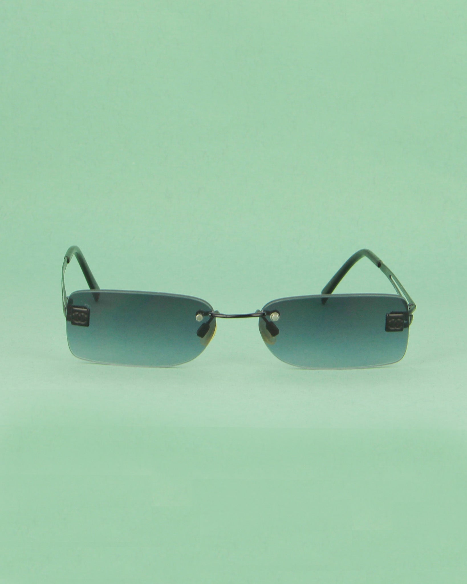 Chanel C.101 lunettes de soleil percée gris dégradé