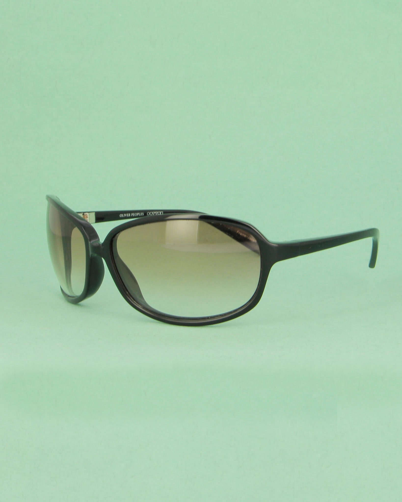 Oliver Peoples 6615 lunettes de soleil ovale noir